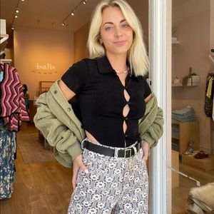 Isalis black button up top